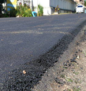 武漢陽邏開發(fā)區(qū)主干道路面黑化工程